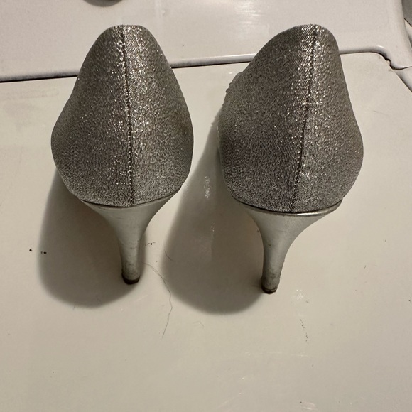 Women’s Size 10 Style & Co. silver formal shoes - Picture 4 of 5